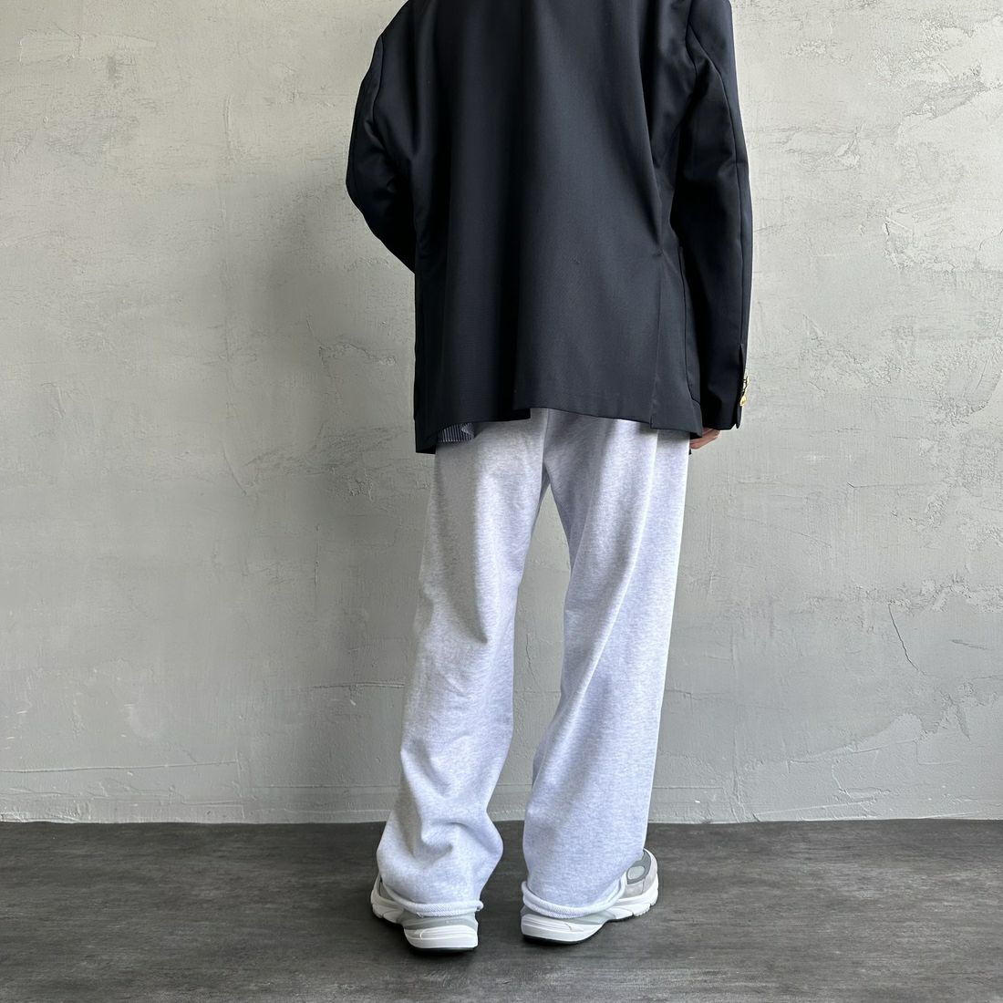 Jeans Factory Clothes [ジーンズファクトリークローズ] ピグメント ヘビー裏毛ワイドスウェットパンツ [2423-INM2] ASH &&モデル身長：168cm 着用サイズ：M&&