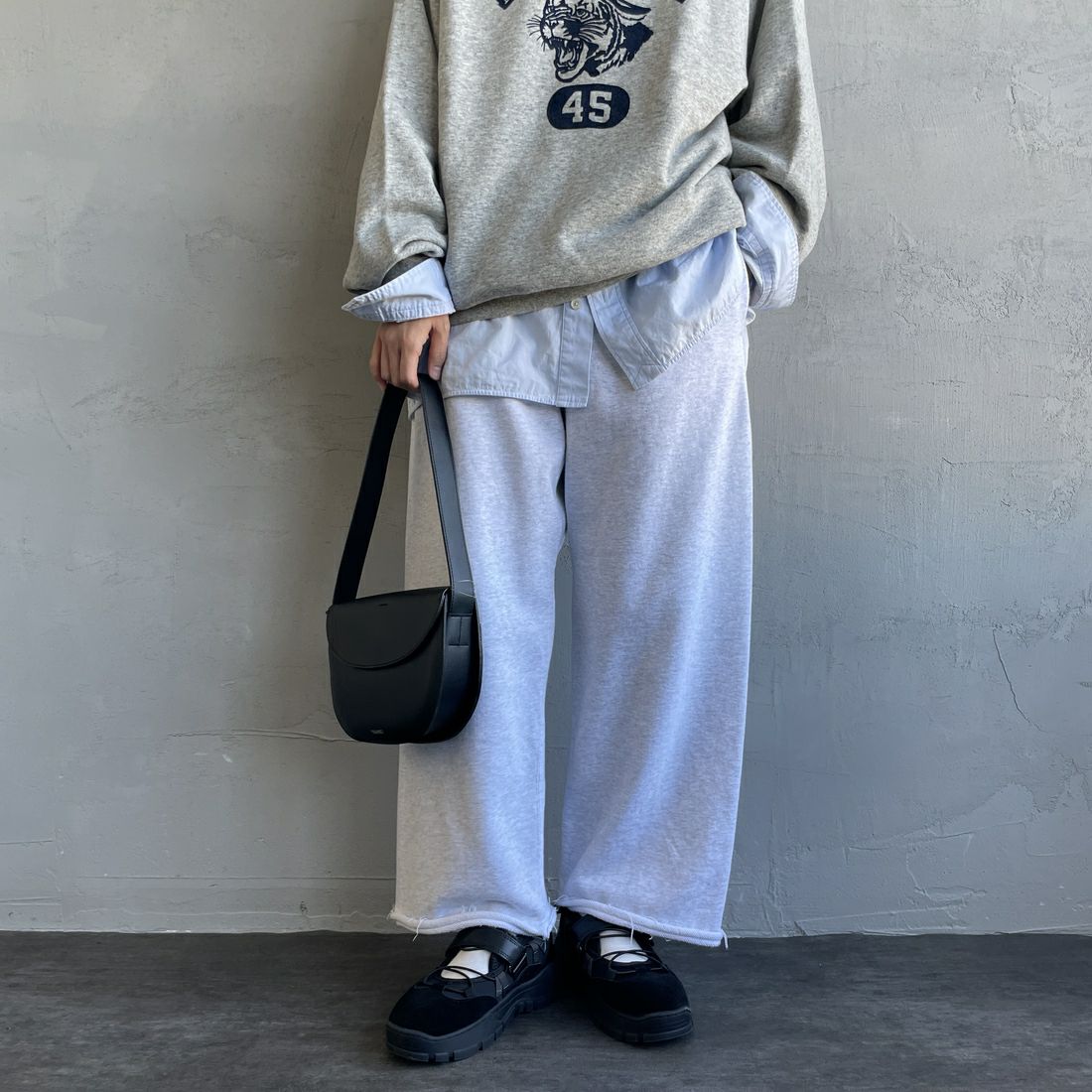 Jeans Factory Clothes [ジーンズファクトリークローズ] ピグメント ヘビー裏毛ワイドスウェットパンツ [2423-INM2] ASH&&モデル身長：160cm 着用サイズ：S&&