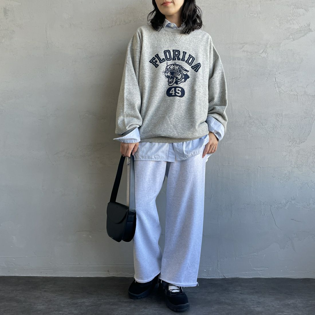 Jeans Factory Clothes [ジーンズファクトリークローズ] ピグメント ヘビー裏毛ワイドスウェットパンツ [2423-INM2] ASH&&モデル身長：160cm 着用サイズ：S&&