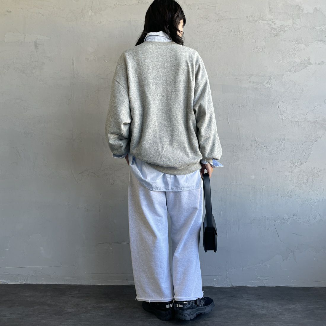 Jeans Factory Clothes [ジーンズファクトリークローズ] ピグメント ヘビー裏毛ワイドスウェットパンツ [2423-INM2] ASH&&モデル身長：160cm 着用サイズ：S&&