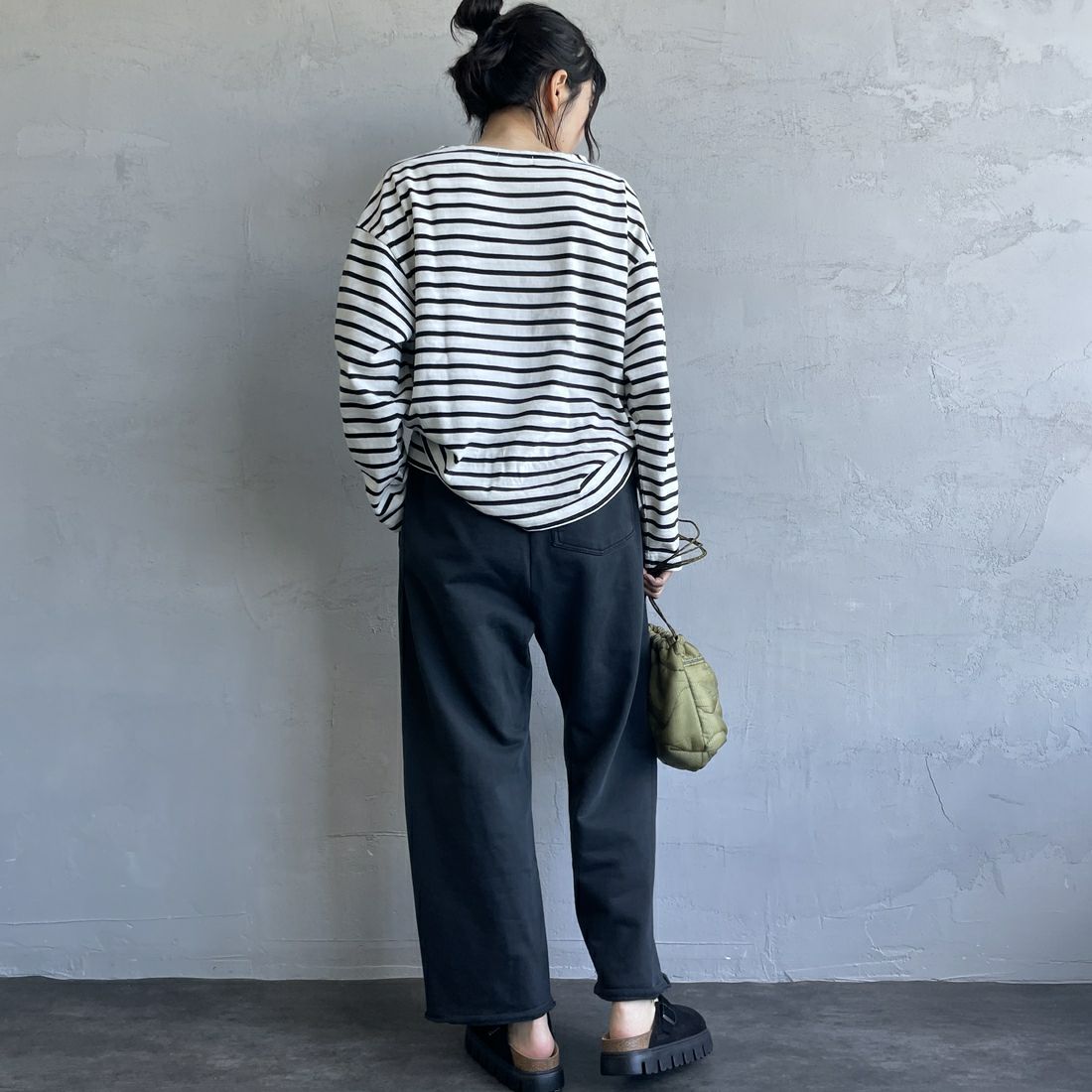 Jeans Factory Clothes [ジーンズファクトリークローズ] ピグメント ヘビー裏毛ワイドスウェットパンツ [2423-INM2] BLACK&&モデル身長：160cm 着用サイズ：S&&