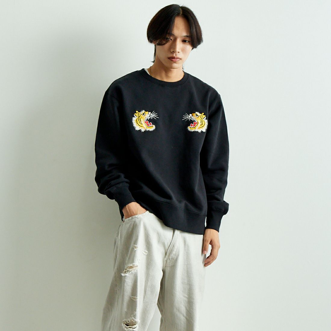 TAILOR TOYO [テーラートウヨウ] ジャパンマップ刺繍スウェット [TT69472] 119 BLACK &&モデル身長：179cm 着用サイズ：L&&