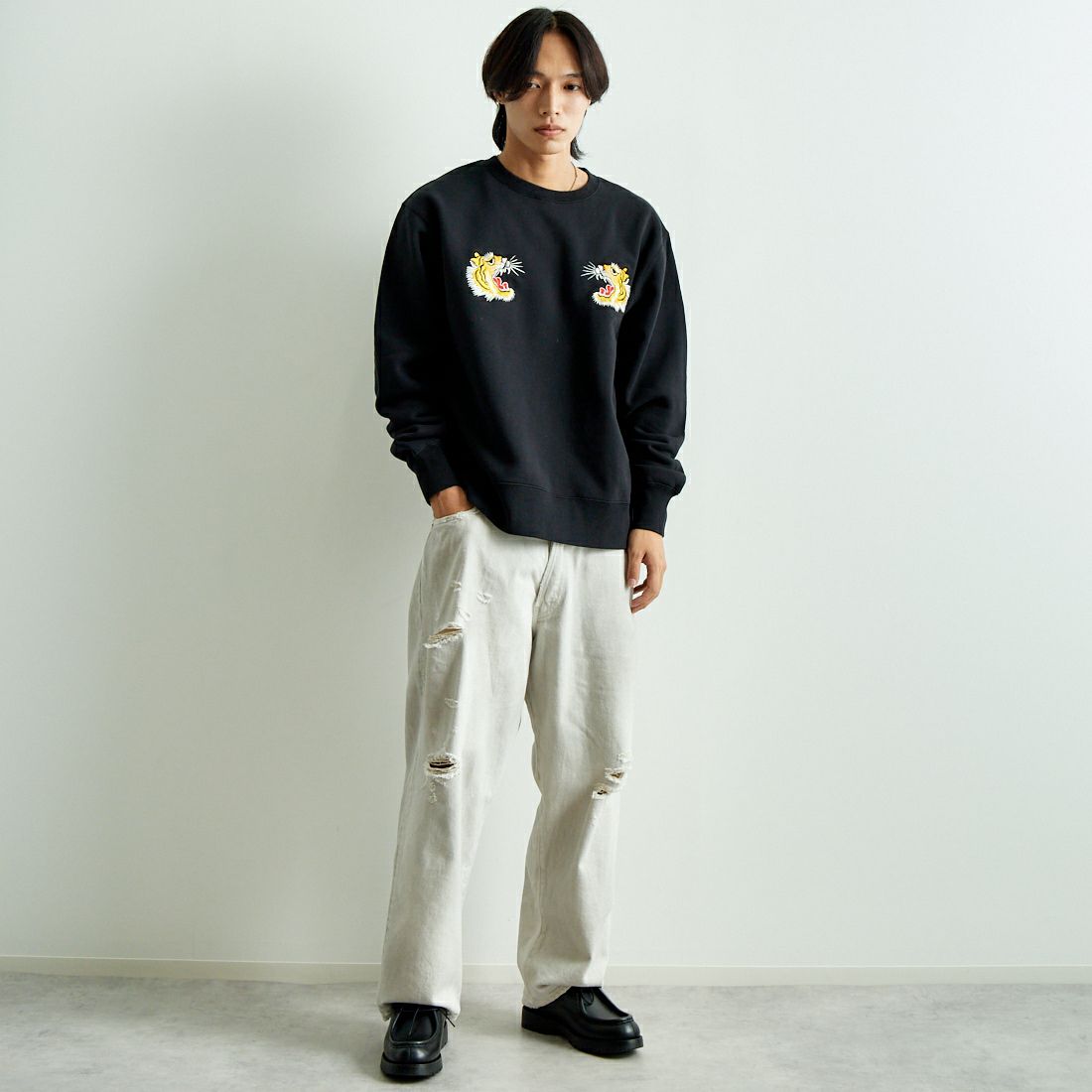 TAILOR TOYO [テーラートウヨウ] ジャパンマップ刺繍スウェット [TT69472] 119 BLACK &&モデル身長：179cm 着用サイズ：L&&