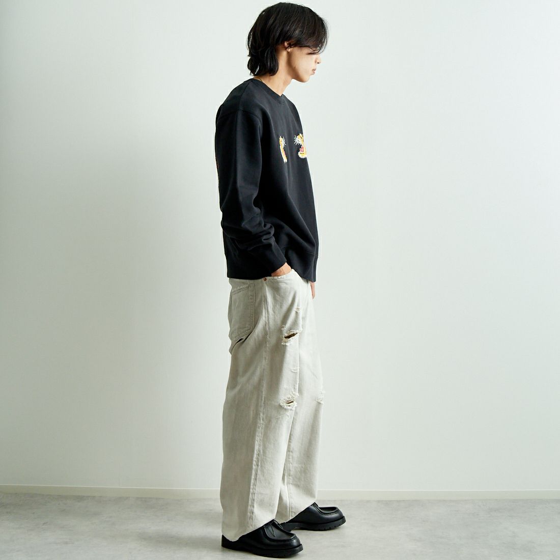 TAILOR TOYO [テーラートウヨウ] ジャパンマップ刺繍スウェット [TT69472] 119 BLACK &&モデル身長：179cm 着用サイズ：L&&