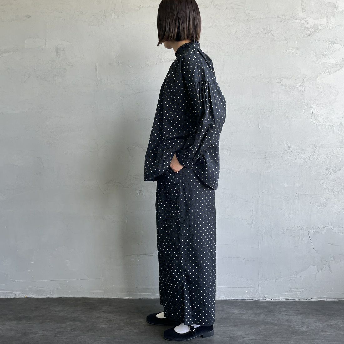 soil [ソイル] ワイドイージーパンツ [NSL22536] 992M BK/BE &&モデル身長：159cm 着用サイズ：2&&