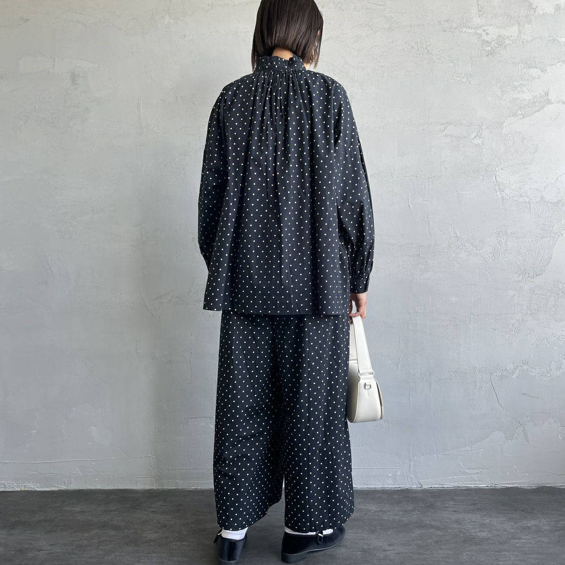 soil [ソイル] ワイドイージーパンツ [NSL22536] 992M BK/BE &&モデル身長：159cm 着用サイズ：2&&