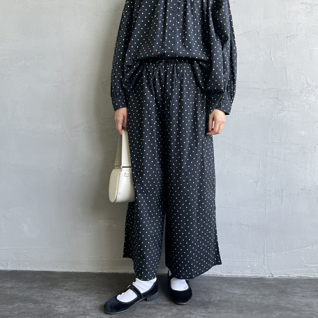 soil [ソイル] ワイドイージーパンツ [NSL22536] 992M BK/BE &&モデル身長：159cm 着用サイズ：2&&