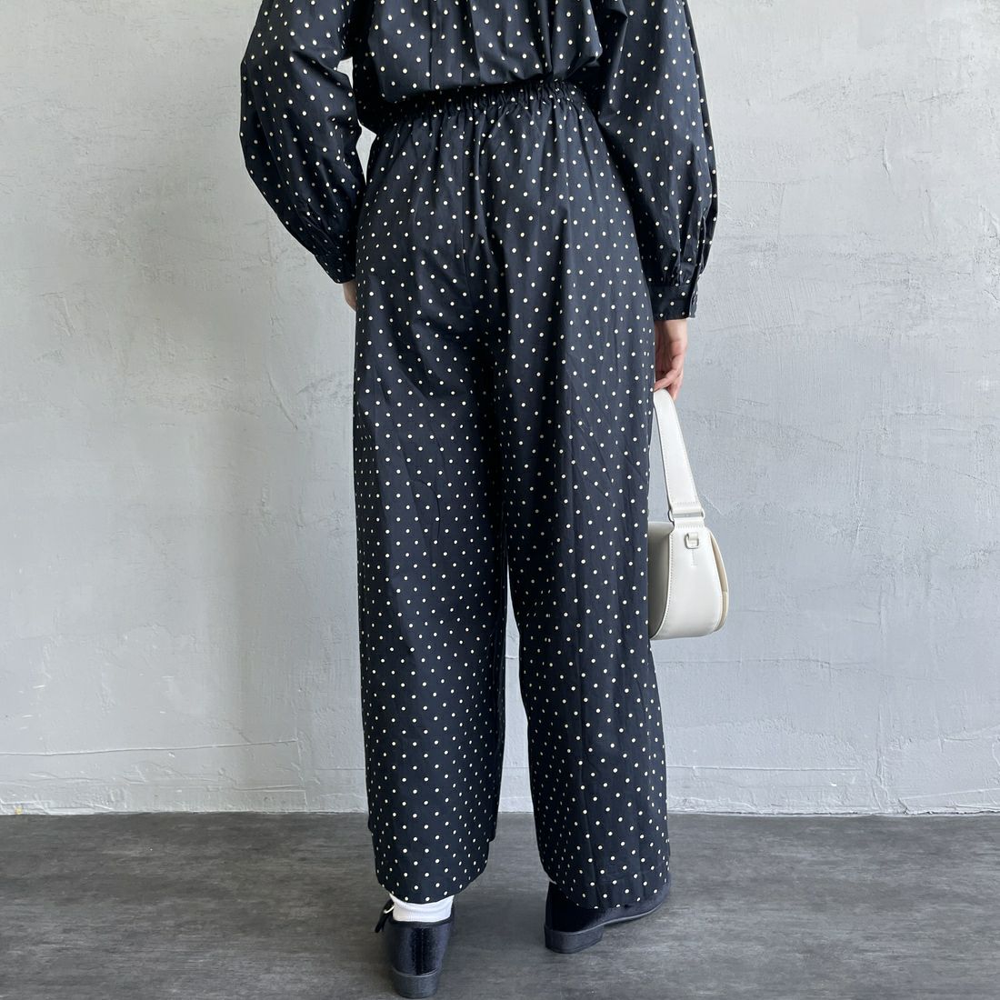 soil [ソイル] ワイドイージーパンツ [NSL22536] 992M BK/BE &&モデル身長：159cm 着用サイズ：2&&