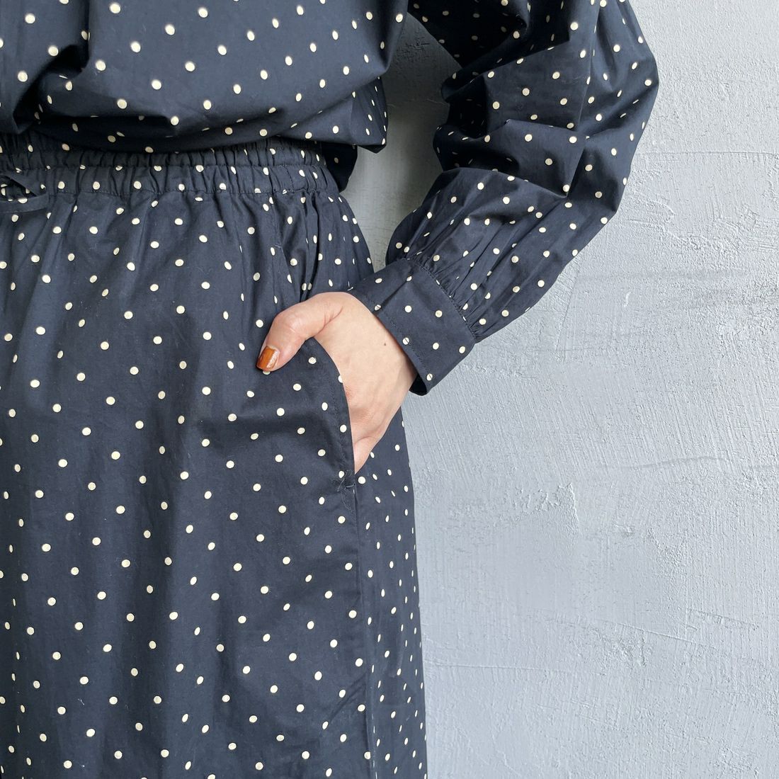 soil [ソイル] ワイドイージーパンツ [NSL22536] 992M BK/BE &&モデル身長：159cm 着用サイズ：2&&