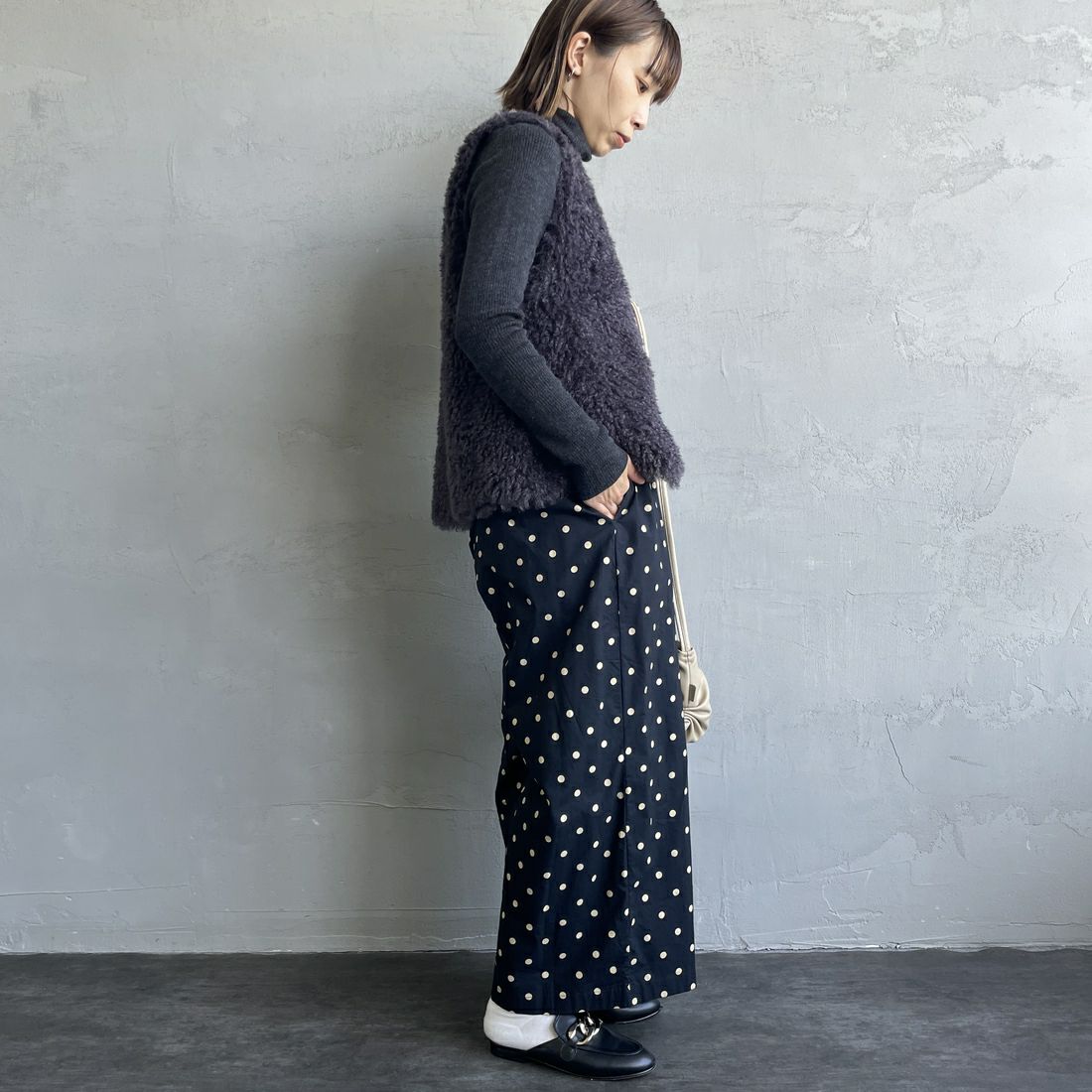 soil [ソイル] ワイドイージーパンツ [NSL22536] 992L BK/BE &&モデル身長：158cm 着用サイズ：2&&