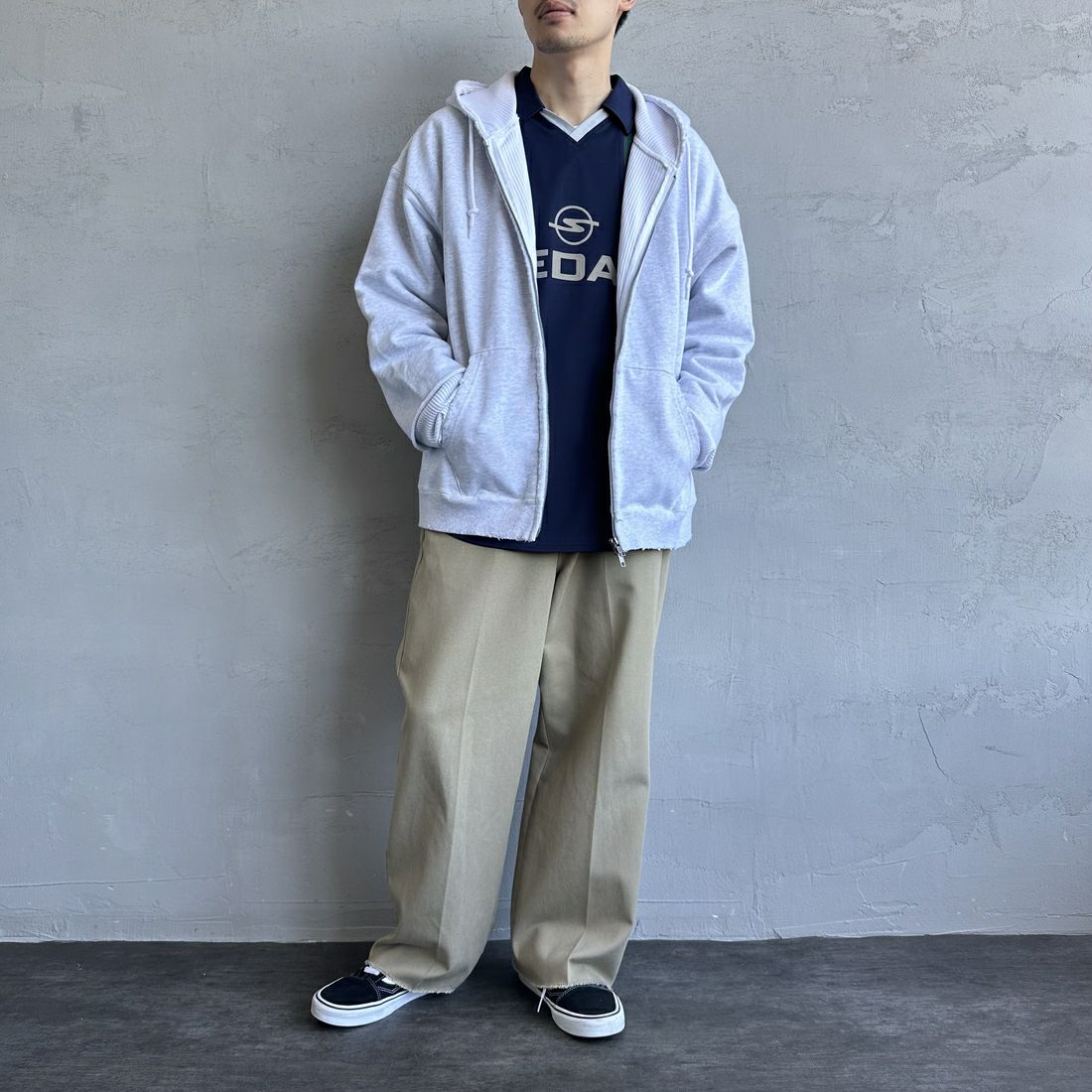 Jeans Factory Clothes [ジーンズファクトリークローズ] ピグメント ヘビー裏毛サーマルカットジップパーカー [2423-INM1] ASH&&モデル身長：168cm 着用サイズ：L&&