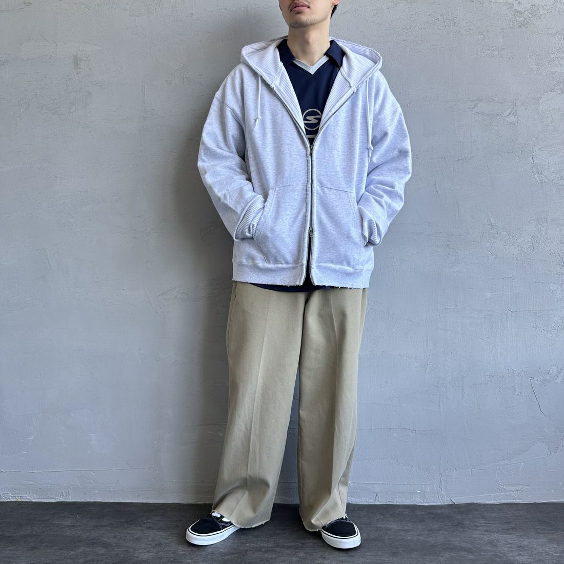 Jeans Factory Clothes [ジーンズファクトリークローズ] ピグメント ヘビー裏毛サーマルカットジップパーカー [2423-INM1] ASH&&モデル身長：168cm 着用サイズ：L&&