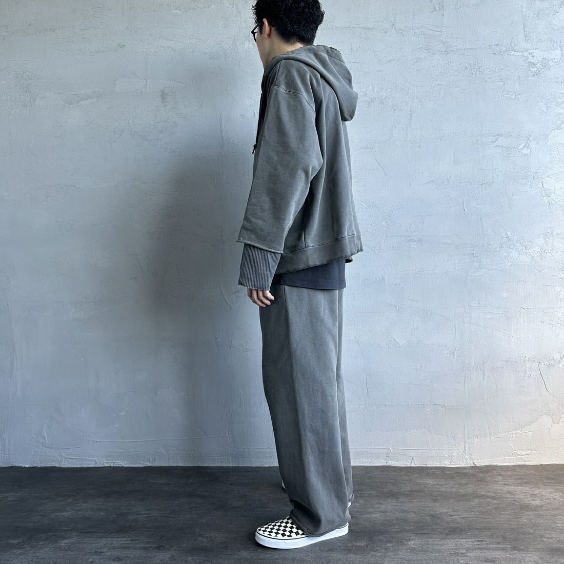 Jeans Factory Clothes [ジーンズファクトリークローズ] ピグメント ヘビー裏毛サーマルカットジップパーカー [2423-INM1] CHARCOAL&&モデル身長：168cm 着用サイズ：M&&