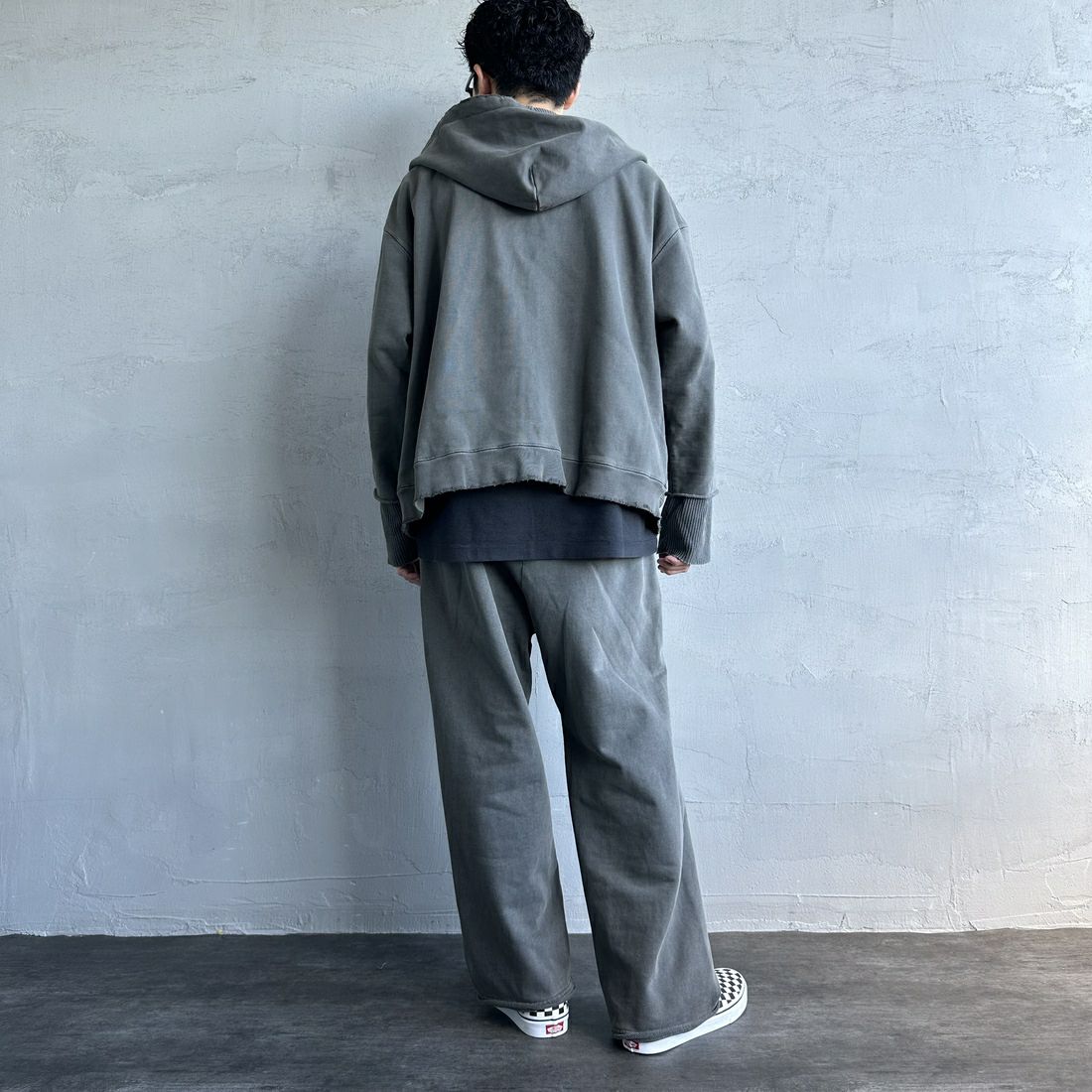 Jeans Factory Clothes [ジーンズファクトリークローズ] ピグメント ヘビー裏毛サーマルカットジップパーカー [2423-INM1] CHARCOAL&&モデル身長：168cm 着用サイズ：M&&