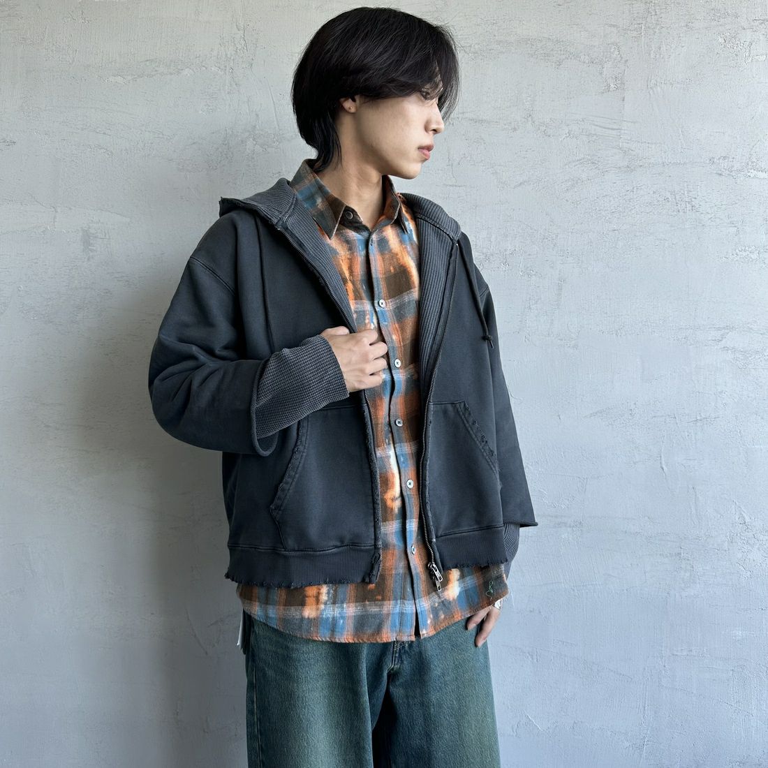 Jeans Factory Clothes [ジーンズファクトリークローズ] ピグメント ヘビー裏毛サーマルカットジップパーカー [2423-INM1] BLACK&&モデル身長：179cm 着用サイズ：M&&