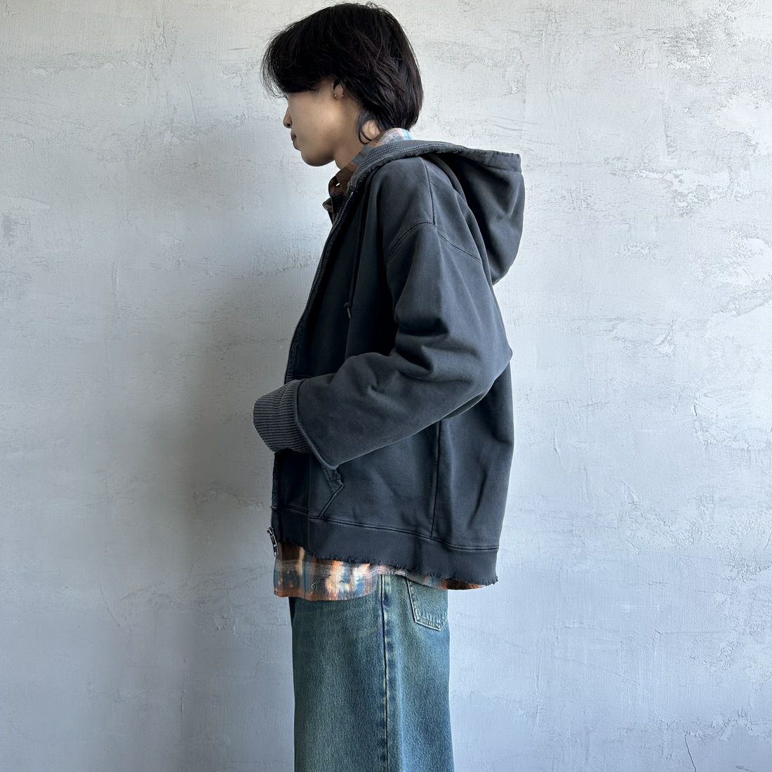 Jeans Factory Clothes [ジーンズファクトリークローズ] ピグメント ヘビー裏毛サーマルカットジップパーカー [2423-INM1] BLACK&&モデル身長：179cm 着用サイズ：M&&