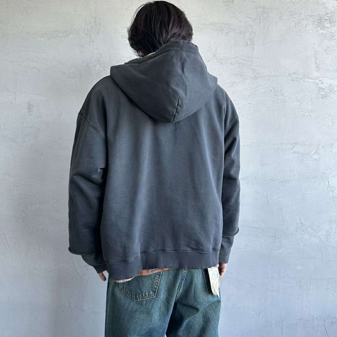 Jeans Factory Clothes [ジーンズファクトリークローズ] ピグメント ヘビー裏毛サーマルカットジップパーカー [2423-INM1] BLACK&&モデル身長：179cm 着用サイズ：M&&