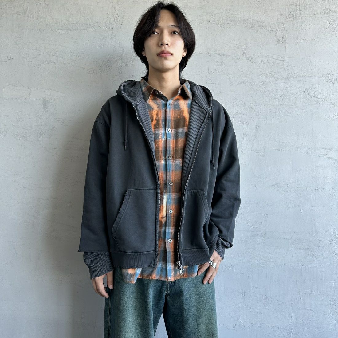 Jeans Factory Clothes [ジーンズファクトリークローズ] ピグメント ヘビー裏毛サーマルカットジップパーカー [2423-INM1] BLACK&&モデル身長：179cm 着用サイズ：L&&
