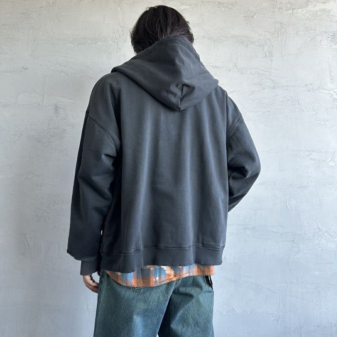 Jeans Factory Clothes [ジーンズファクトリークローズ] ピグメント ヘビー裏毛サーマルカットジップパーカー [2423-INM1] BLACK&&モデル身長：179cm 着用サイズ：L&&
