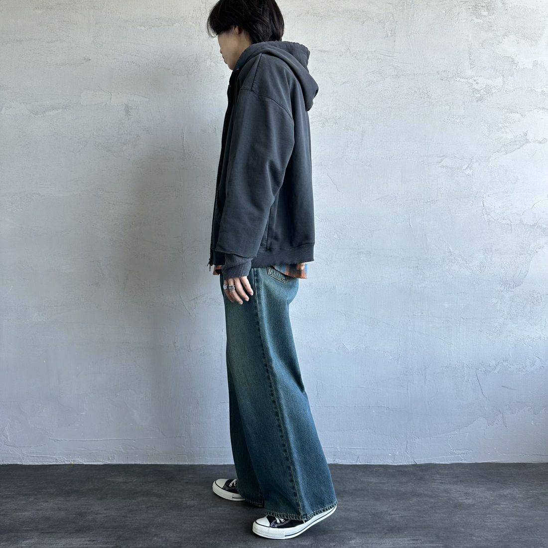 Jeans Factory Clothes [ジーンズファクトリークローズ] ピグメント ヘビー裏毛サーマルカットジップパーカー [2423-INM1] BLACK&&モデル身長：179cm 着用サイズ：L&&