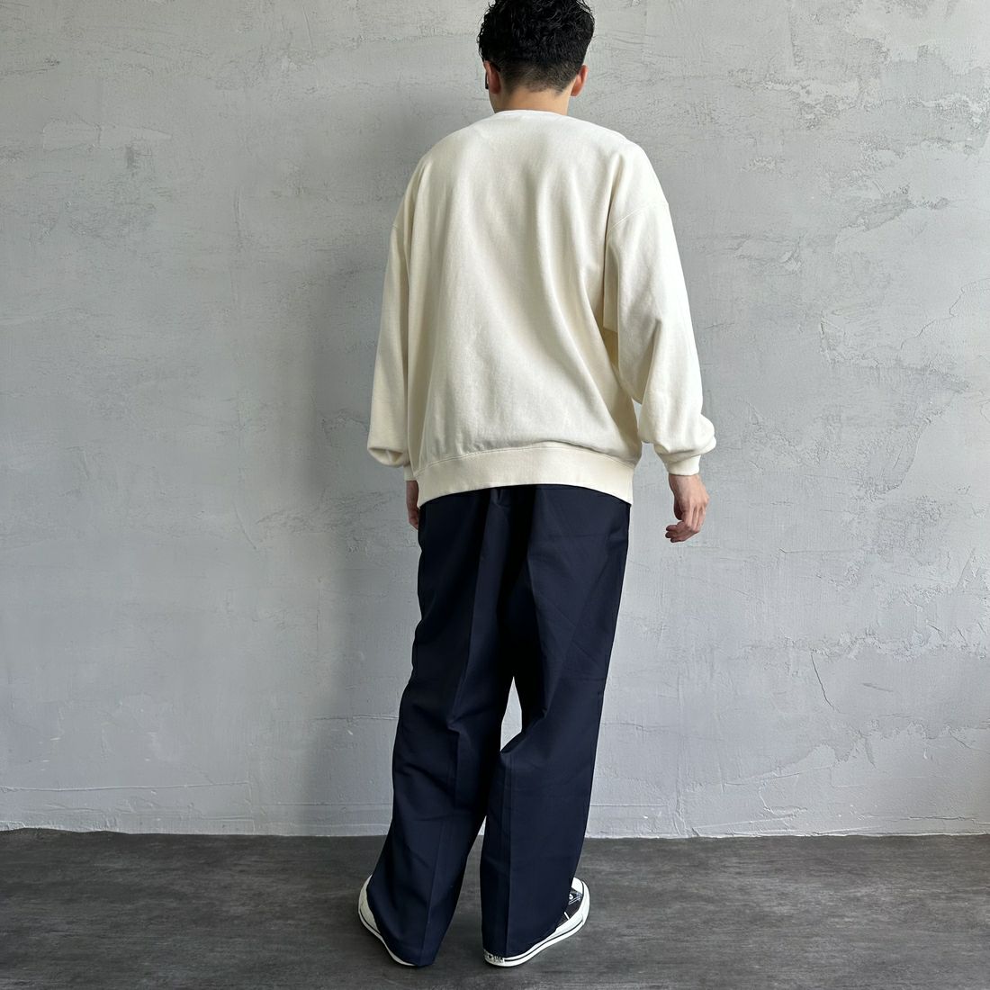 RUSSELL ATHLETIC [ラッセル アスレチック] 別注 カレッジロゴプリントスウェット [RC-243501IN-JF] CREAM &&モデル身長：168cm 着用サイズ：L&&