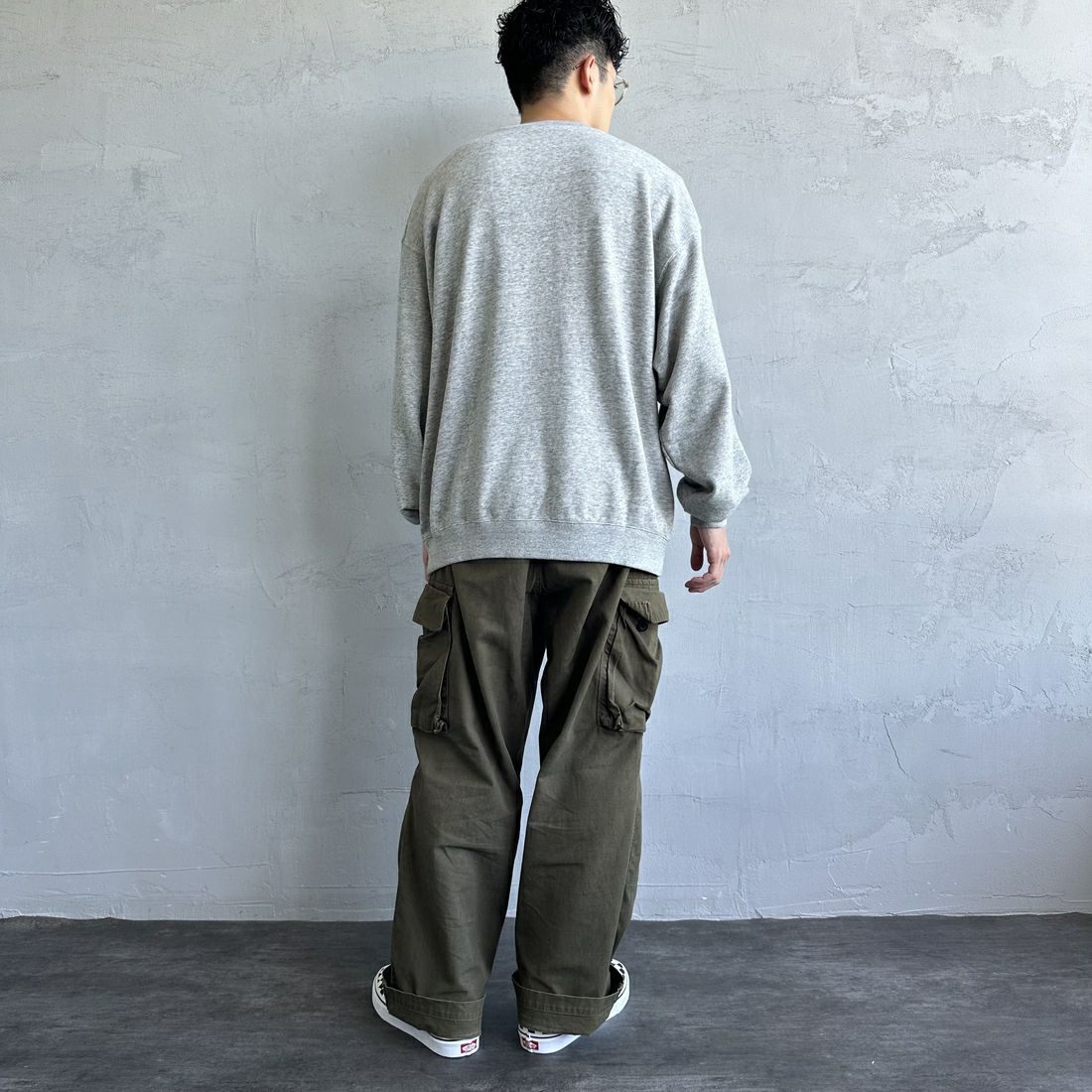 RUSSELL ATHLETIC [ラッセル アスレチック] 別注 カレッジロゴプリントスウェット [RC-243501IN-JF] M.GREY &&モデル身長：168cm 着用サイズ：L&&