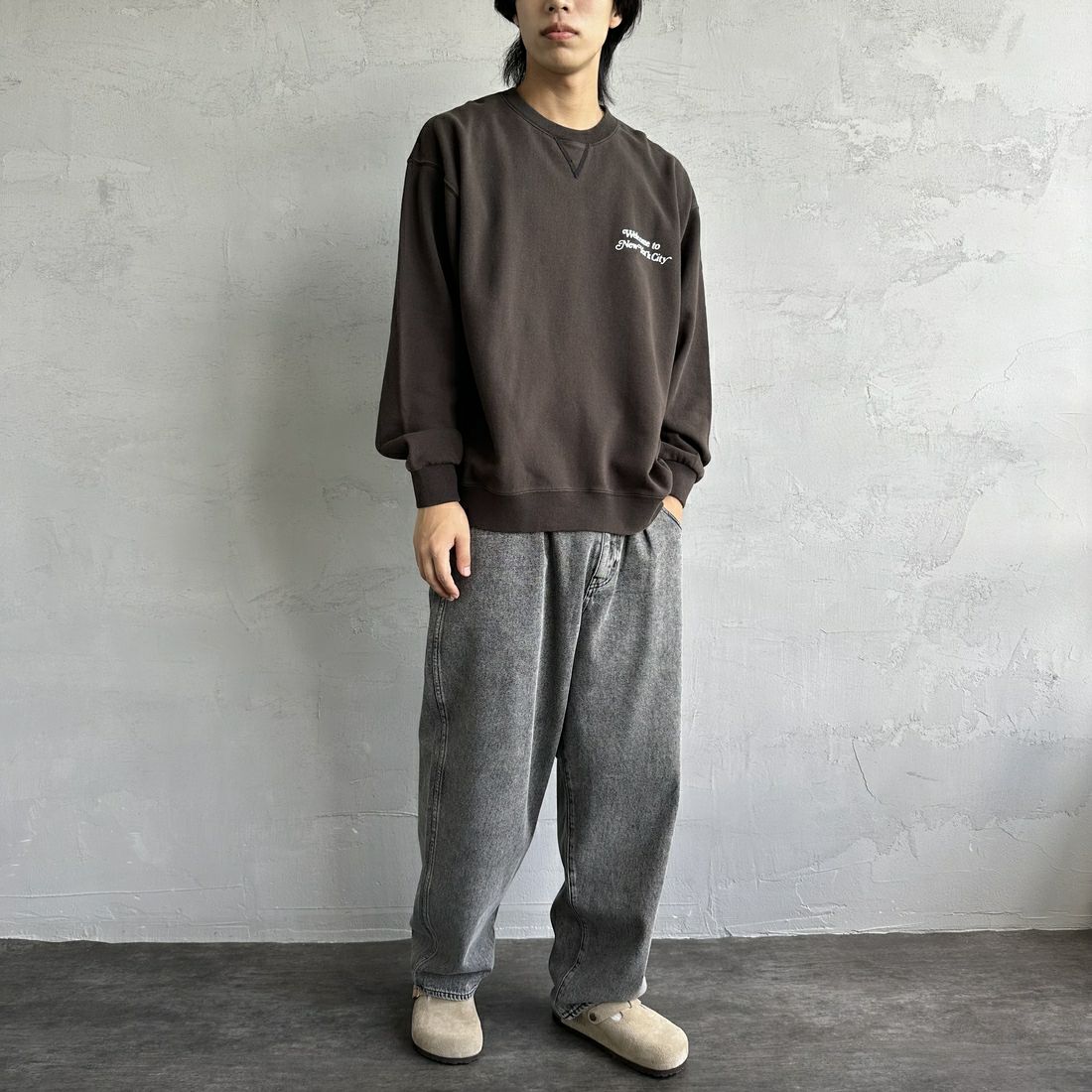 RUSSELL ATHLETIC [ラッセル アスレチック] 別注 カレッジロゴプリントスウェット [RC-243501IN-JF] BLACK &&モデル身長：179cm 着用サイズ：L&&