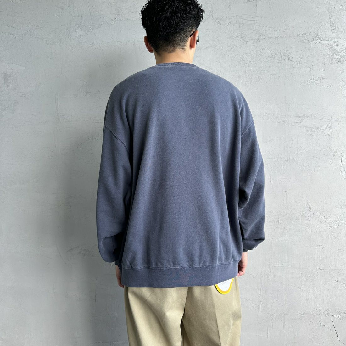 RUSSELL ATHLETIC [ラッセル アスレチック] 別注 カレッジロゴプリントスウェット [RC-243501IN-JF] NAVY &&モデル身長：168cm 着用サイズ：L&&