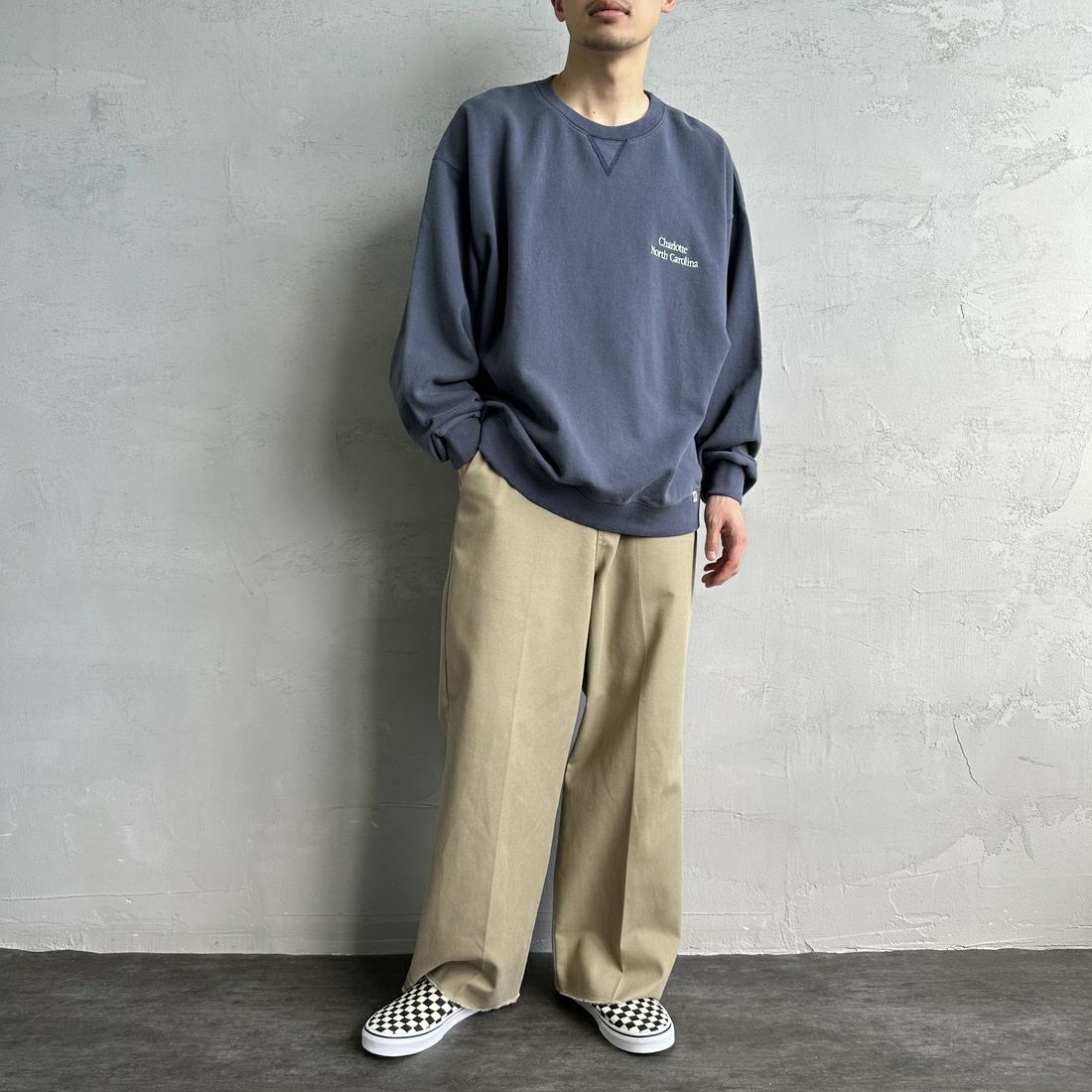 RUSSELL ATHLETIC [ラッセル アスレチック] 別注 カレッジロゴプリントスウェット [RC-243501IN-JF] NAVY &&モデル身長：168cm 着用サイズ：L&&