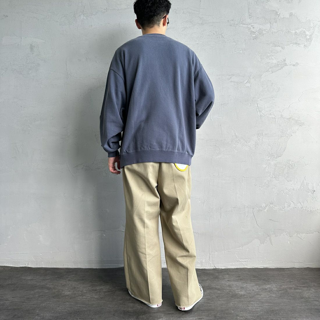 RUSSELL ATHLETIC [ラッセル アスレチック] 別注 カレッジロゴプリントスウェット [RC-243501IN-JF] NAVY &&モデル身長：168cm 着用サイズ：L&&