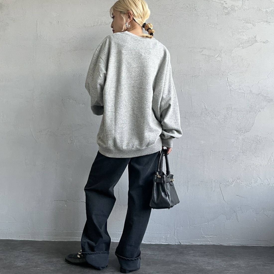 RUSSELL ATHLETIC [ラッセル アスレチック] 別注 カレッジロゴプリントスウェット [RC-243501IN-JF] M.GREY &&モデル身長：150cm 着用サイズ：S&&