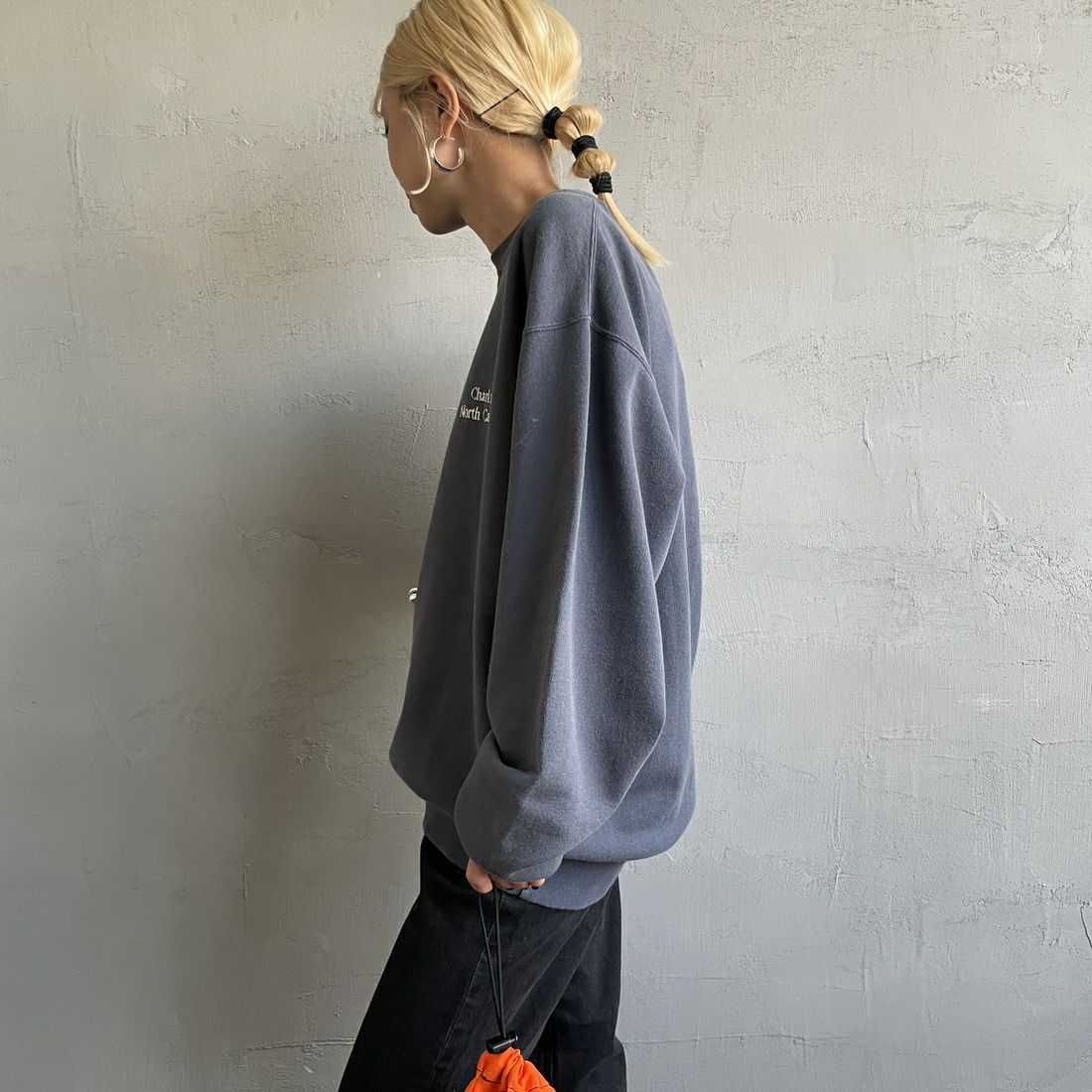 RUSSELL ATHLETIC [ラッセル アスレチック] 別注 カレッジロゴプリントスウェット [RC-243501IN-JF] NAVY &&モデル身長：150cm 着用サイズ：S&&