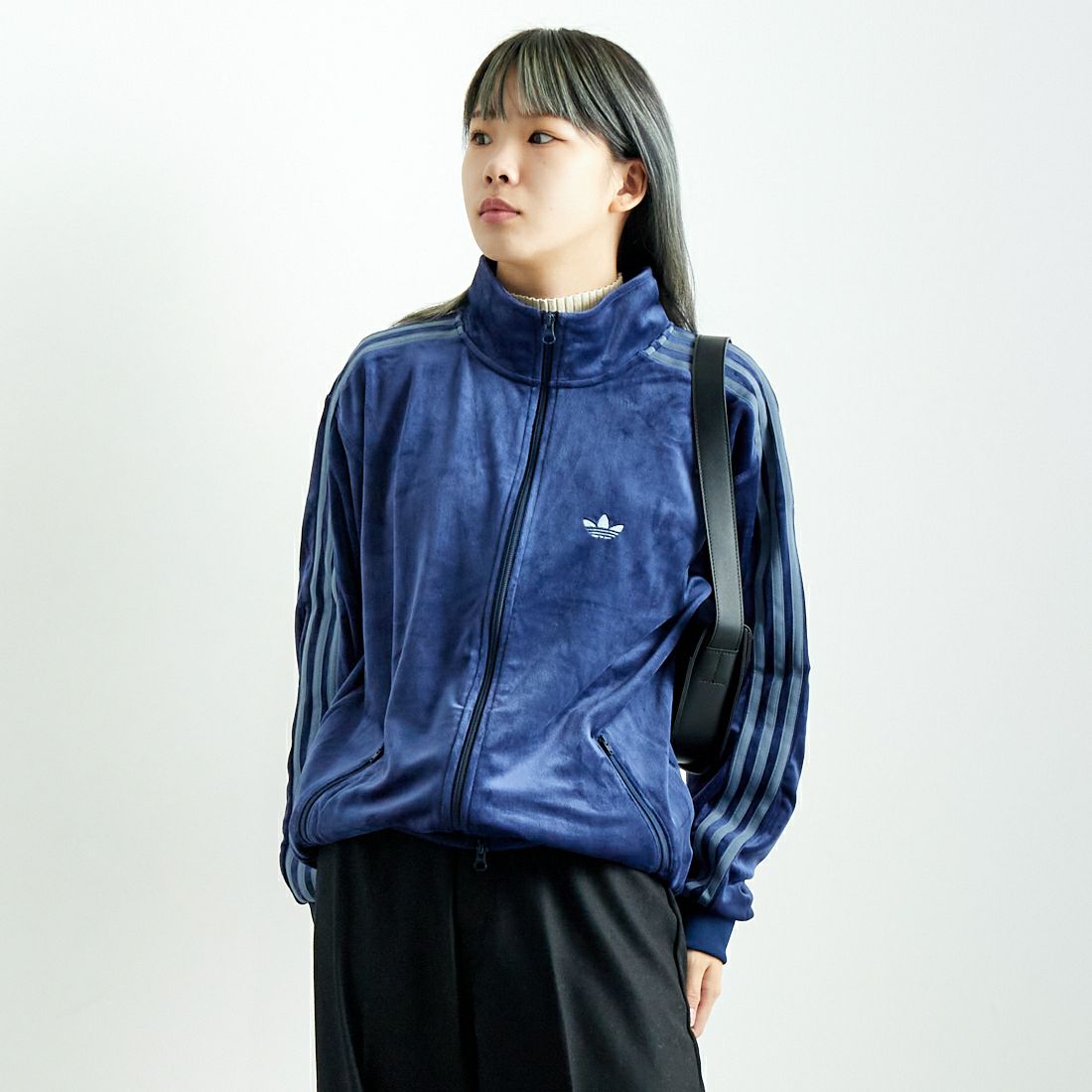 adidas トラックジャケット ベッケンバウアー ジェンダーニュートラル 水色 adidas トラックジャケット ベッケンバウアー ジェンダーニュートラル