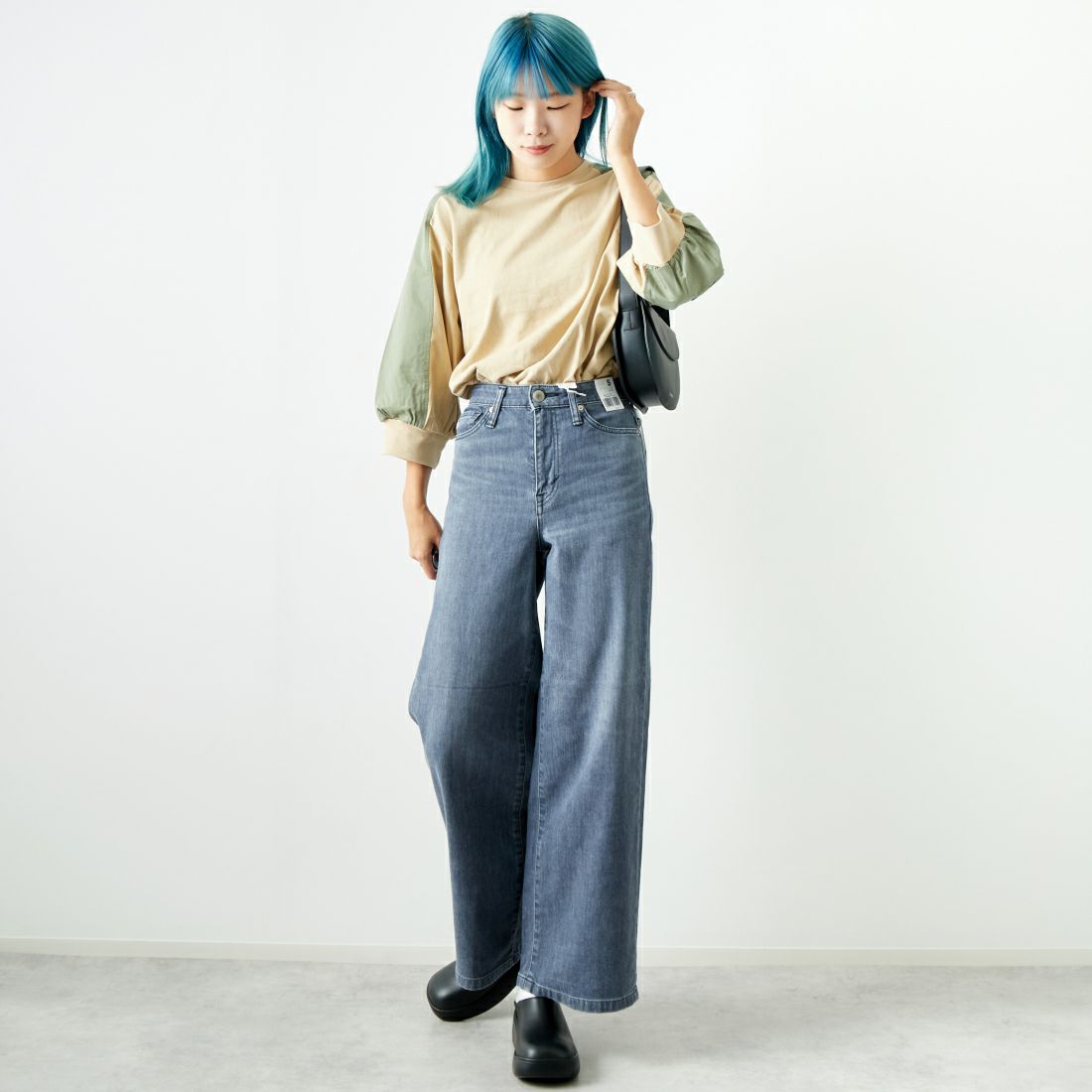 SOMETHING [サムシング] LISA ワイドデニムパンツ [SEA58] 281 GRAY &&モデル身長：167cm 着用サイズ：S&&