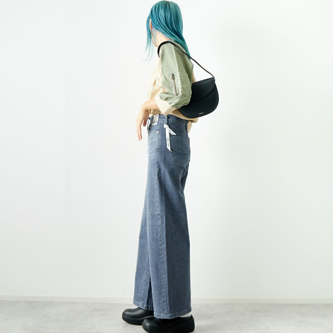 SOMETHING [サムシング] LISA ワイドデニムパンツ [SEA58] 281 GRAY &&モデル身長：167cm 着用サイズ：S&&