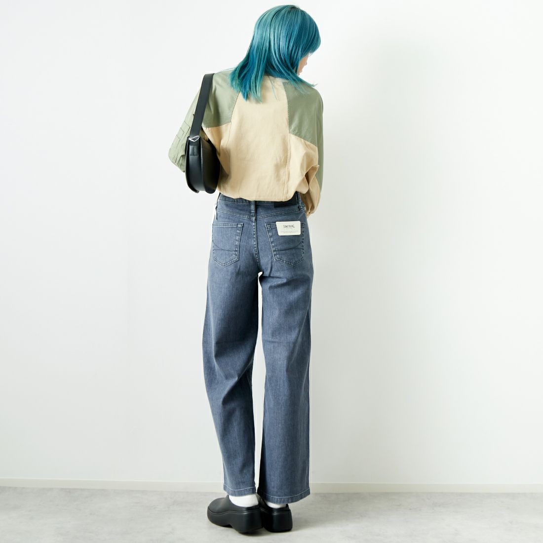 SOMETHING [サムシング] LISA ワイドデニムパンツ [SEA58] 281 GRAY &&モデル身長：167cm 着用サイズ：S&&