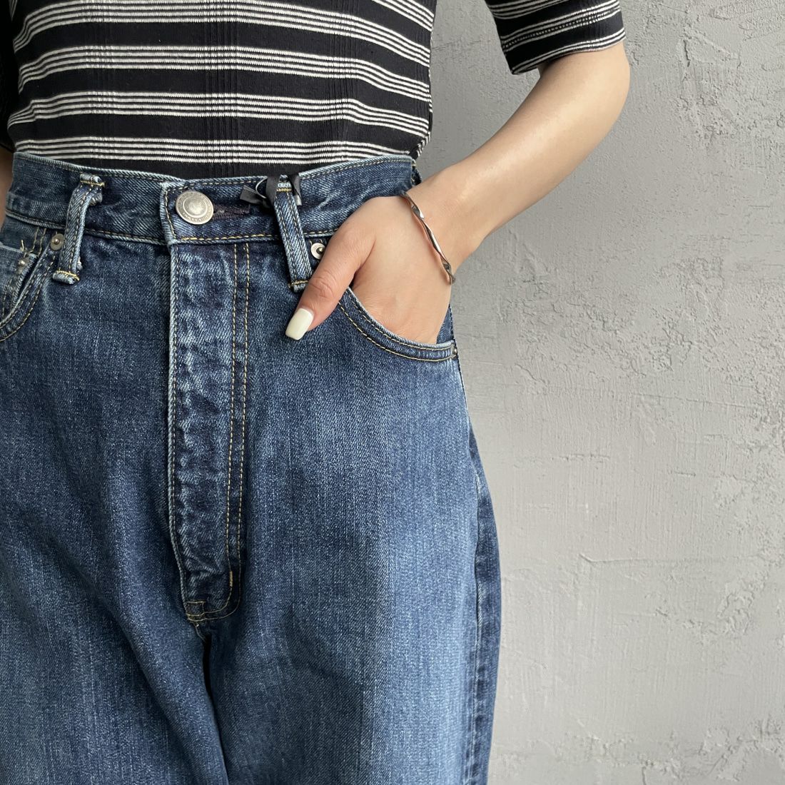 SOMETHING [サムシング] スーパーハイライズワイドストレートデニムパンツ [SA1000] 36 M.BLUE&&モデル身長：156cm　着用サイズ：S&&