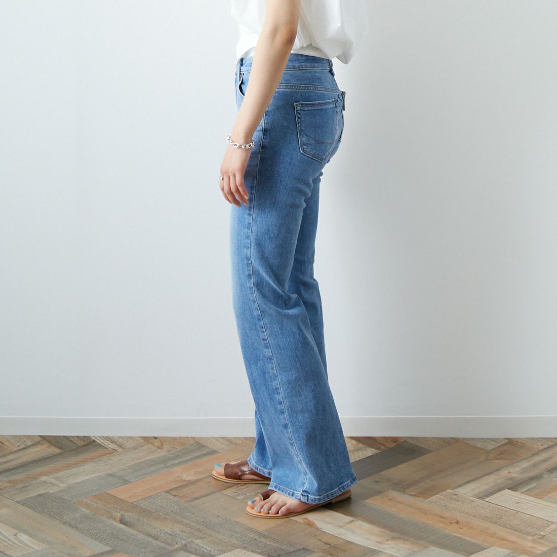 SOMETHING [サムシング] LISA フレアデニムパンツ [SKY31] 156 L.BLUE &&モデル身長：160cm 着用サイズ：27&&