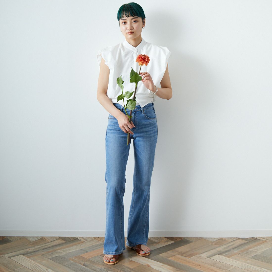 SOMETHING [サムシング] LISA フレアデニムパンツ [SKY31] 156 L.BLUE &&モデル身長：160cm 着用サイズ：27&&
