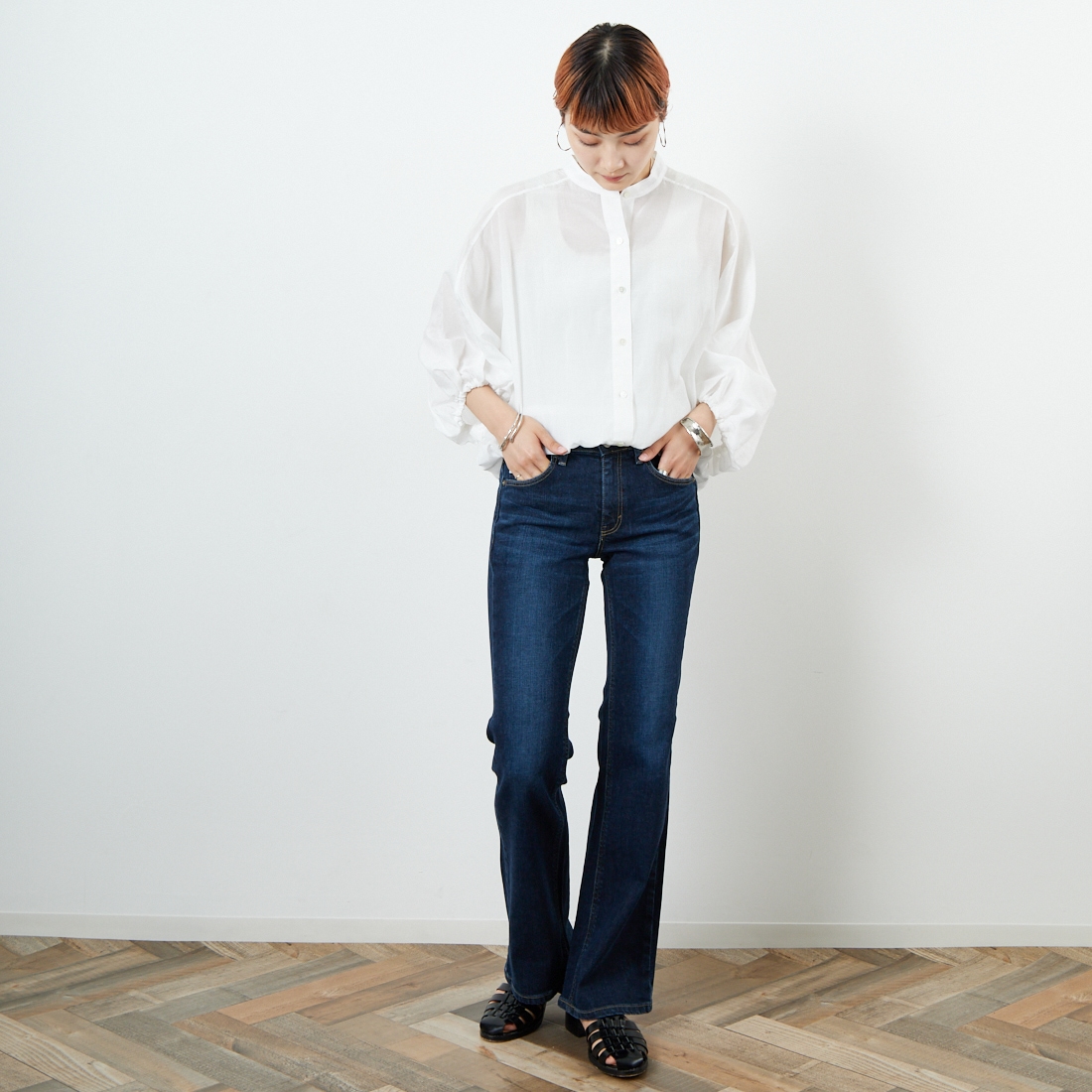 SOMETHING [サムシング] LISA フレアデニムパンツ [SKY31] 926 D.BLUE &&モデル身長：160cm 着用サイズ：26&&