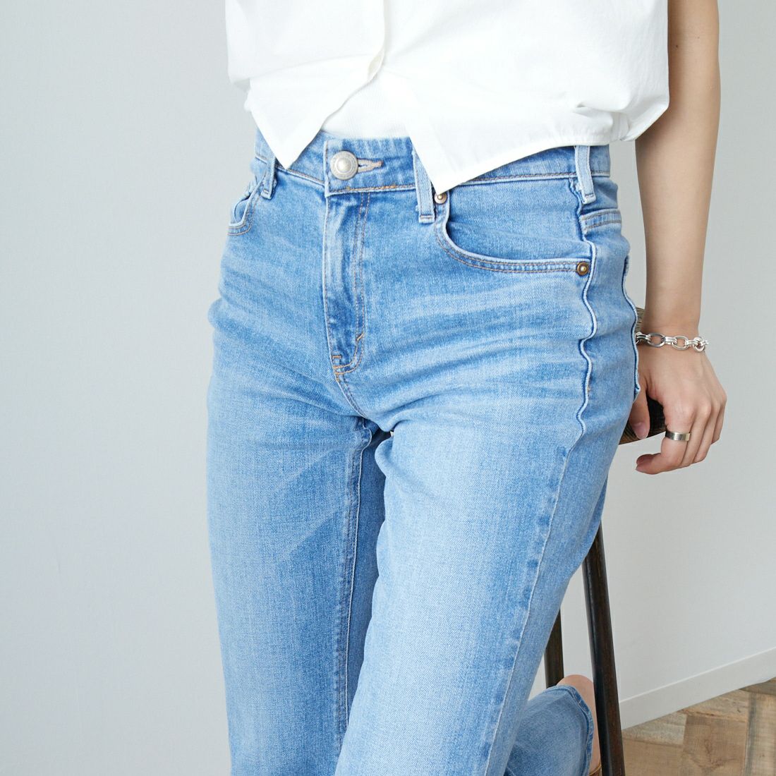 SOMETHING [サムシング] LISA フレアデニムパンツ [SKY31] 156 L.BLUE &&モデル身長：160cm 着用サイズ：27&&