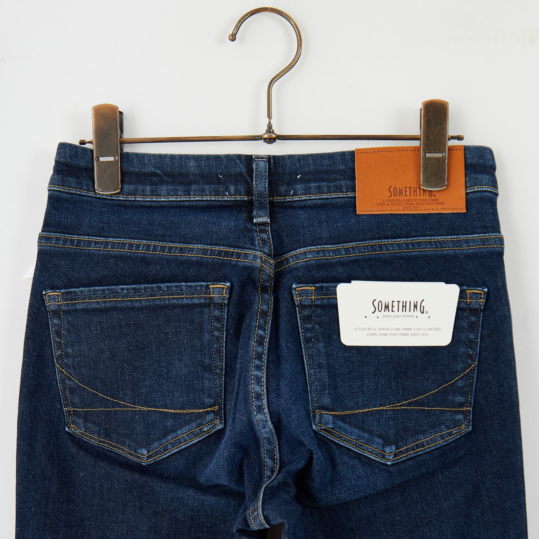 SOMETHING [サムシング] LISA フレアデニムパンツ [SKY31] 926 D.BLUE &&モデル身長：160cm 着用サイズ：26&&