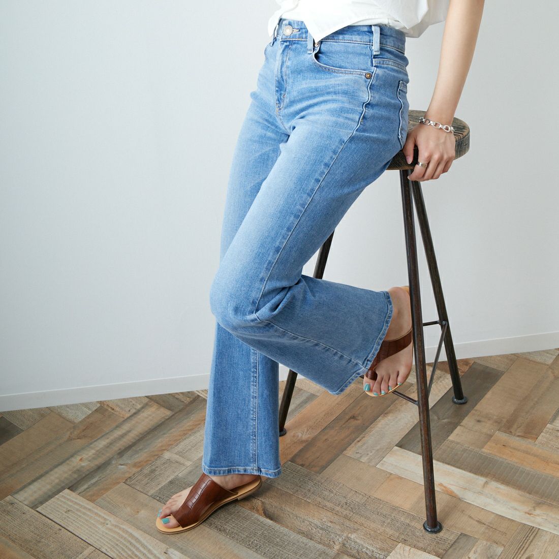 SOMETHING [サムシング] LISA フレアデニムパンツ [SKY31] 156 L.BLUE &&モデル身長：160cm 着用サイズ：27&&