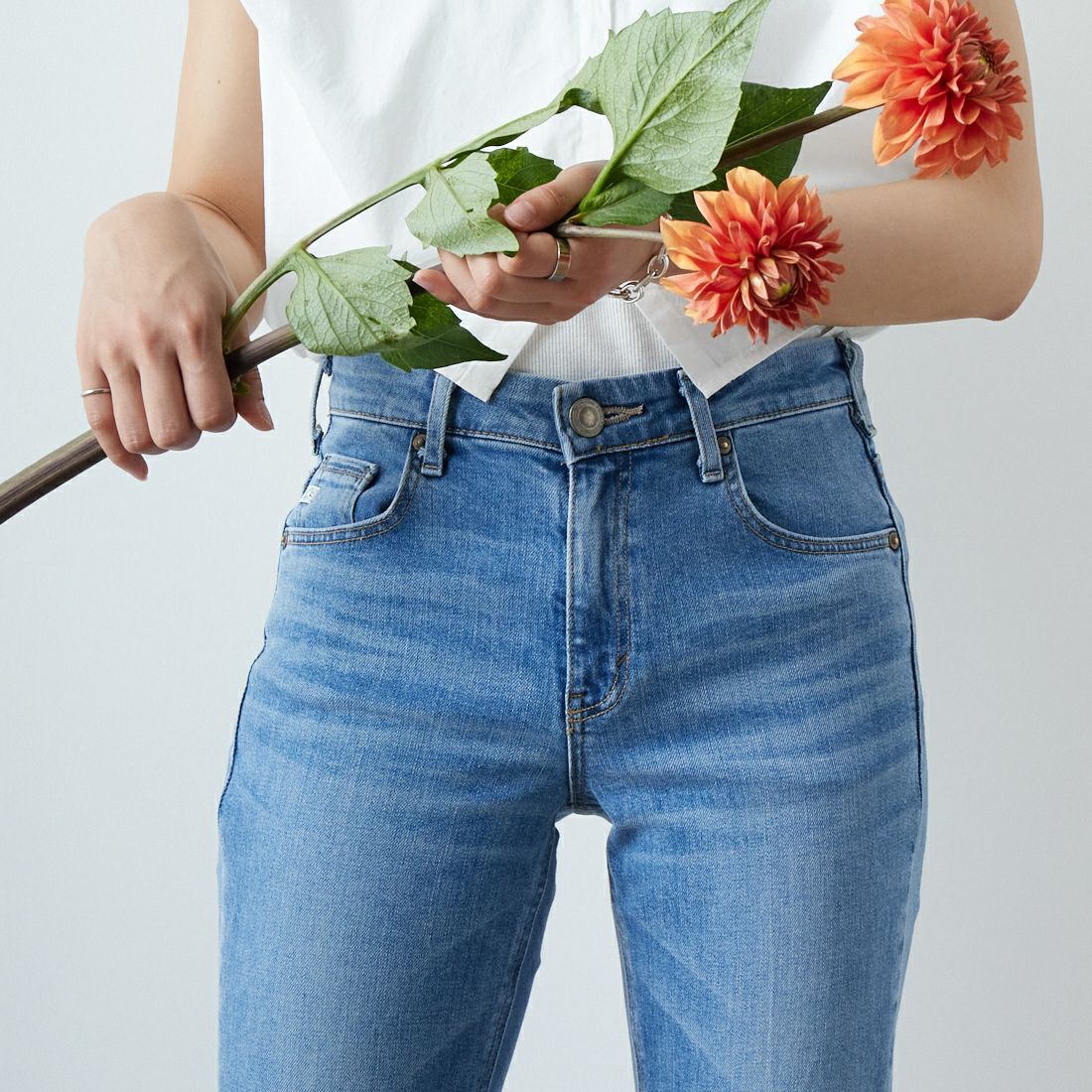 SOMETHING [サムシング] LISA フレアデニムパンツ [SKY31] 156 L.BLUE &&モデル身長：160cm 着用サイズ：27&&