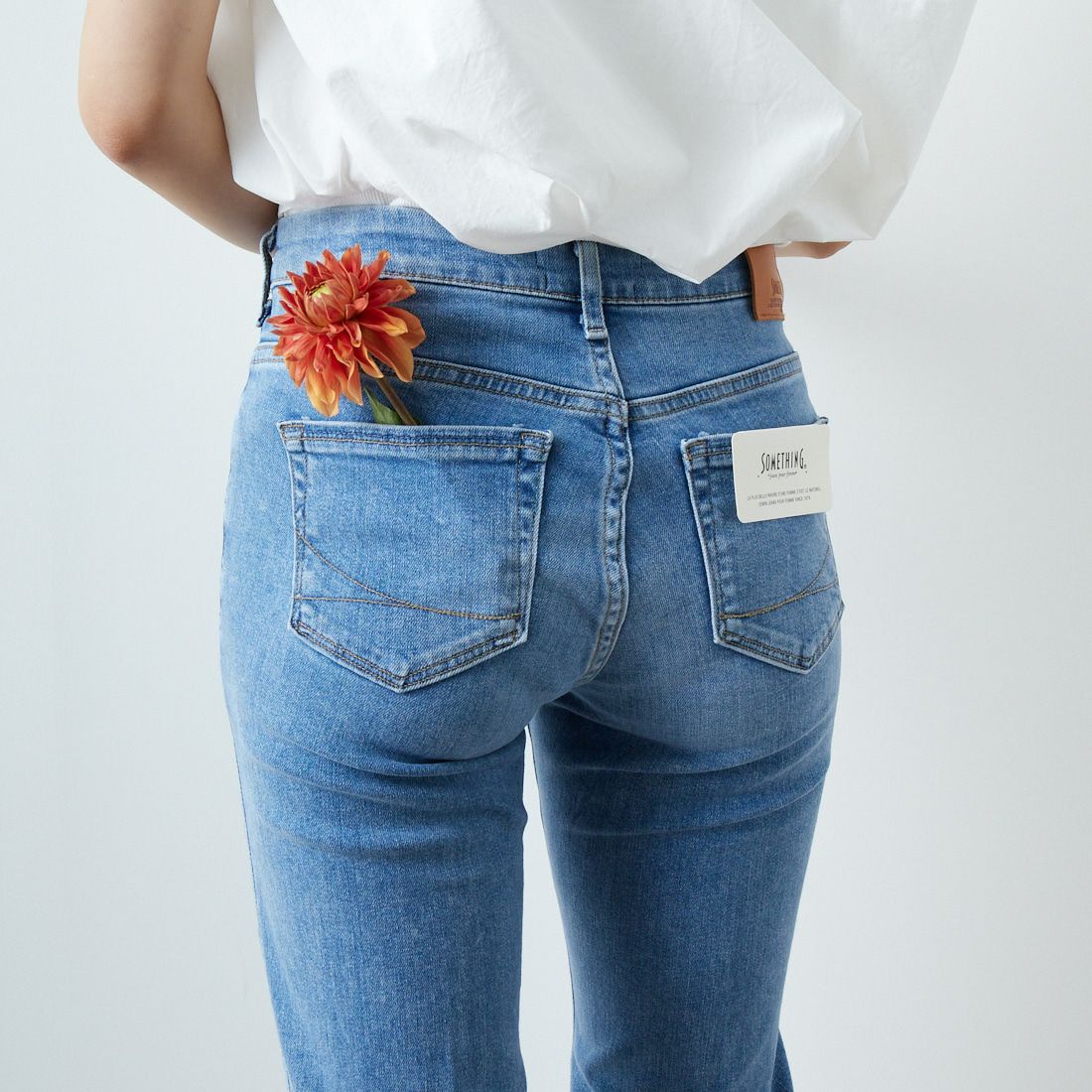 SOMETHING [サムシング] LISA フレアデニムパンツ [SKY31] 156 L.BLUE &&モデル身長：160cm 着用サイズ：27&&
