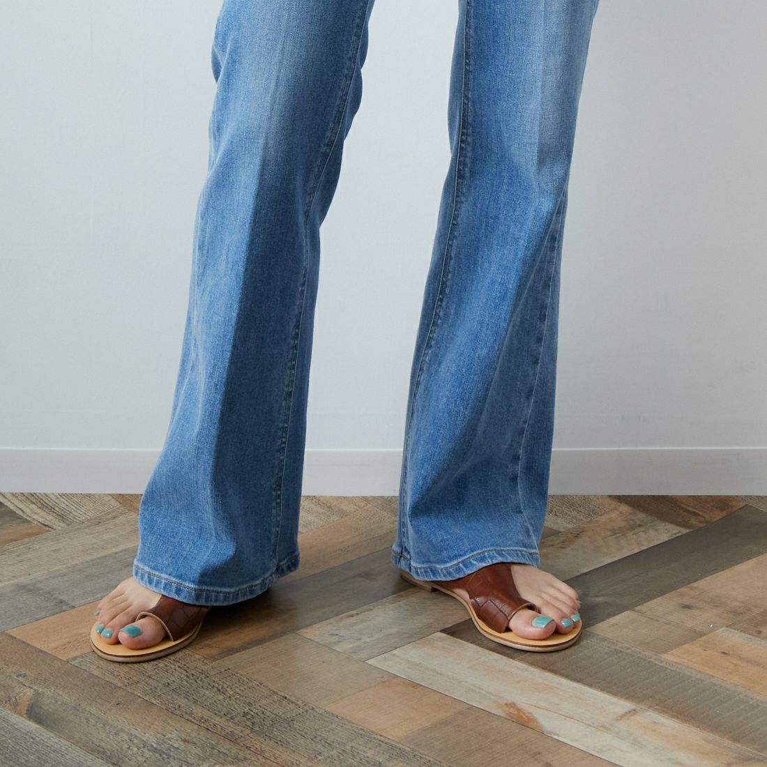 SOMETHING [サムシング] LISA フレアデニムパンツ [SKY31] 156 L.BLUE &&モデル身長：160cm 着用サイズ：27&&