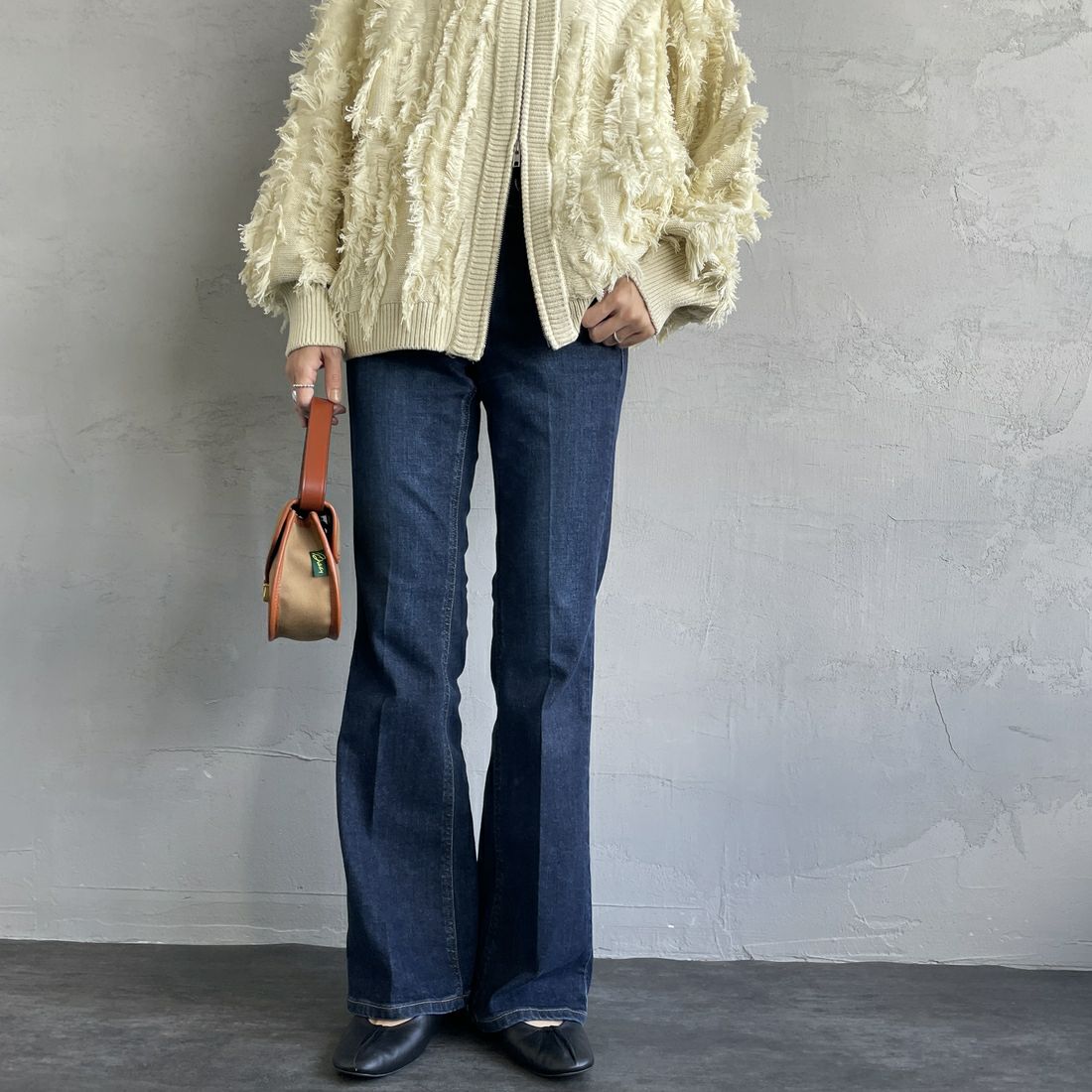 SOMETHING [サムシング] LISA フレアデニムパンツ [SKY31] 126 S.BLUE &&モデル身長：160cm 着用サイズ：26&&