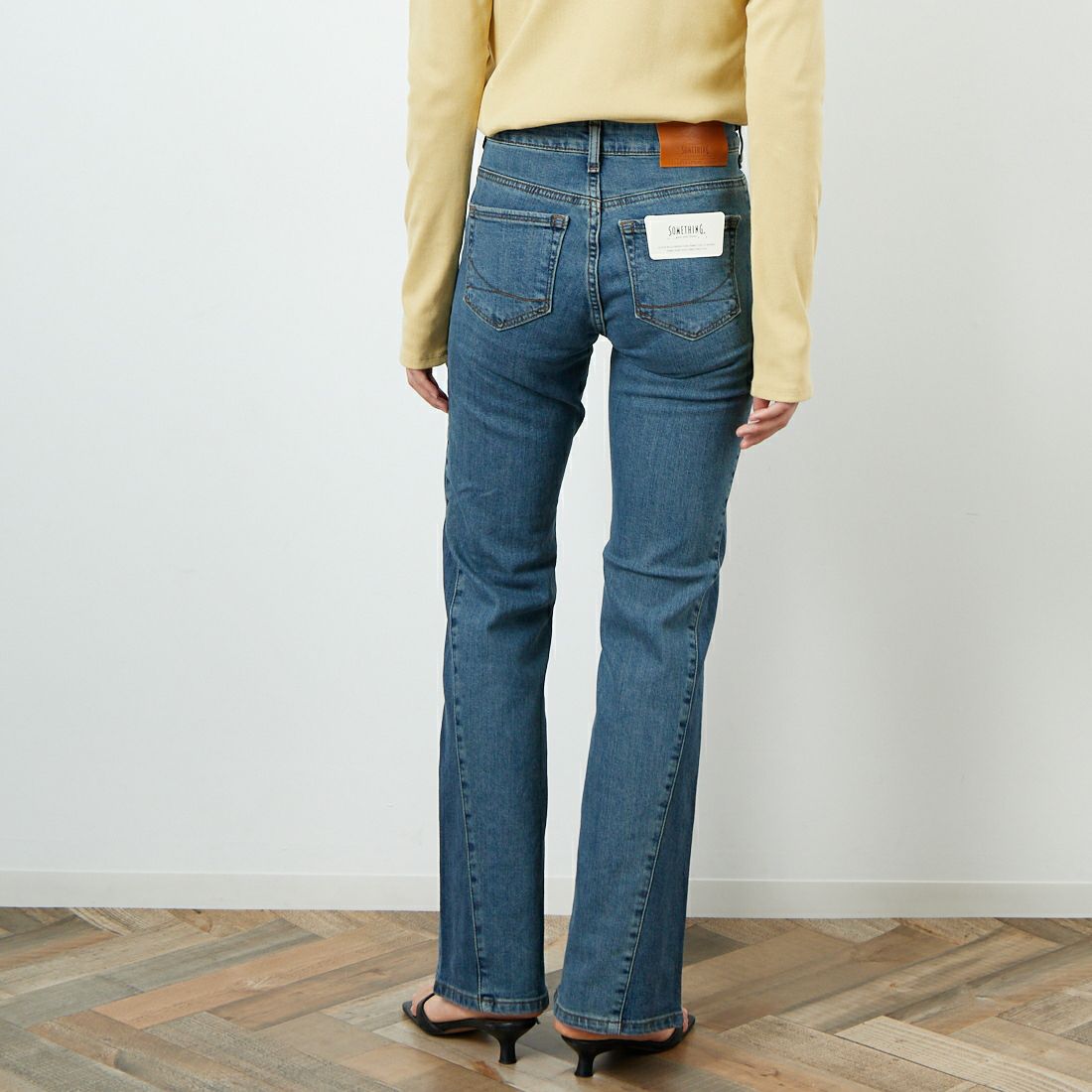 SOMETHING [サムシング] LISA フレアデニムパンツ [SKY31] 986 BICOLO &&モデル身長：160cm 着用サイズ：26&&