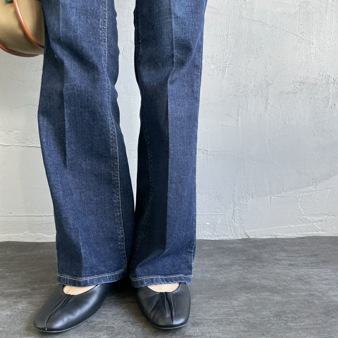 SOMETHING [サムシング] LISA フレアデニムパンツ [SKY31] 126 S.BLUE &&モデル身長：160cm 着用サイズ：26&&