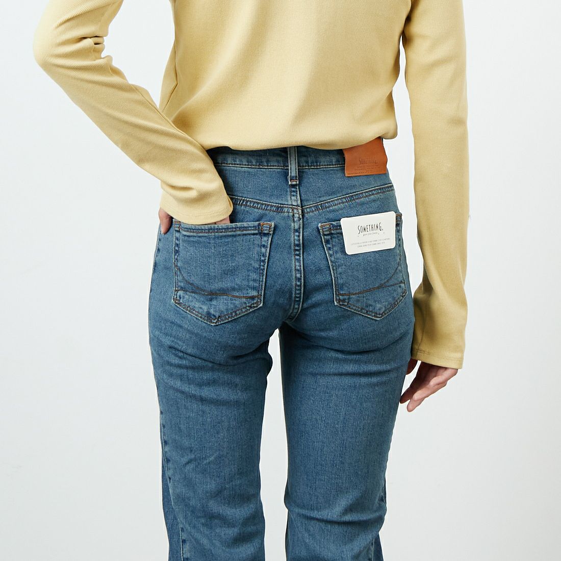 SOMETHING [サムシング] LISA フレアデニムパンツ [SKY31] 986 BICOLO &&モデル身長：160cm 着用サイズ：26&&